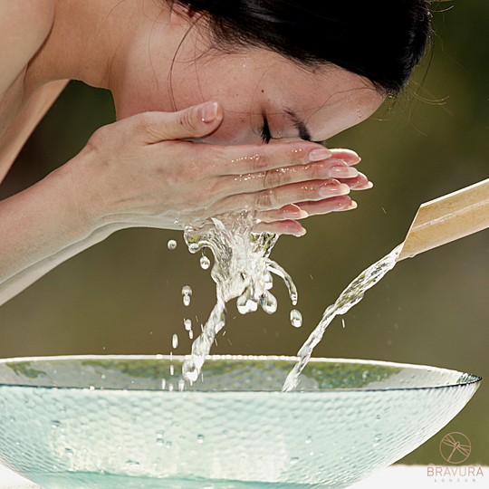 Washing face bravura